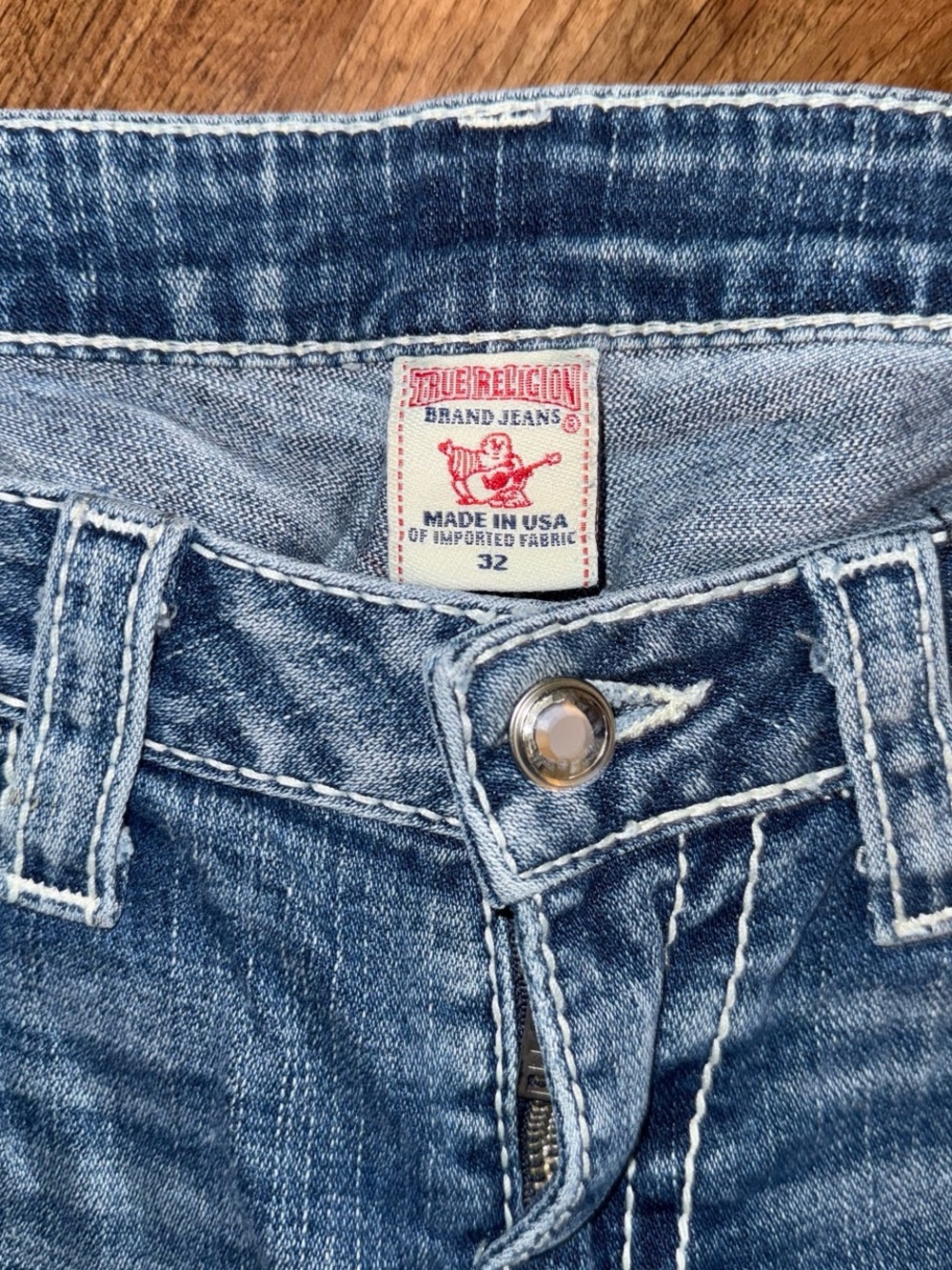 Women’s True Religion Blue Wash Flared Jeans - Picture 3 of 6